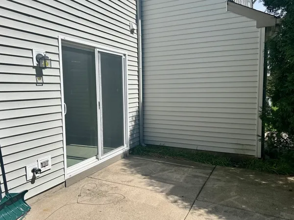 $2,600 | 508 Metropolitan Street, Aurora, IL 60502