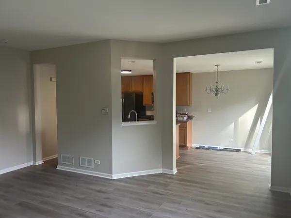 $2,600 | 508 Metropolitan Street, Aurora, IL 60502