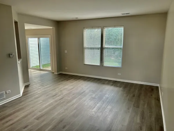 $2,600 | 508 Metropolitan Street, Aurora, IL 60502