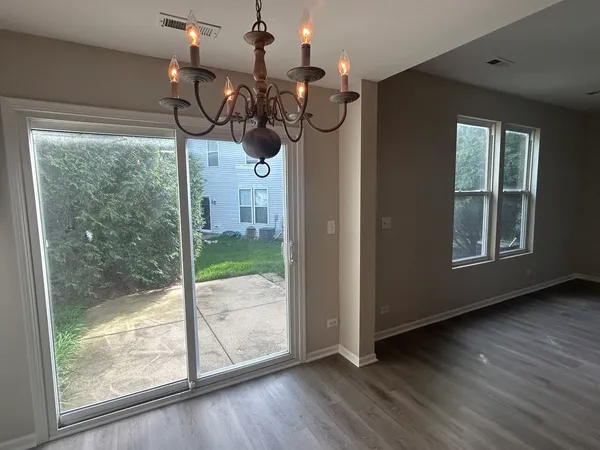 $2,600 | 508 Metropolitan Street, Aurora, IL 60502