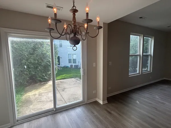 $2,600 | 508 Metropolitan Street, Aurora, IL 60502