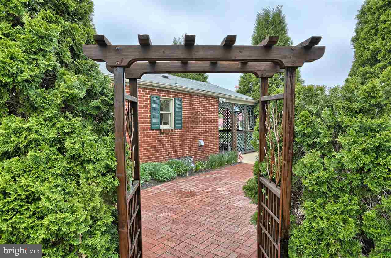 313 Feeser Road Harrisburg, PA 17109 - Photo 4 of 25 Gallery Image 4