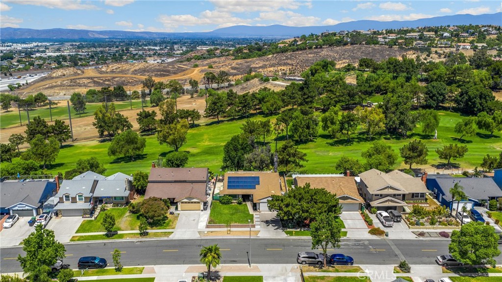 458 Termino Avenue Corona, CA 92879 - Photo 4 of 24