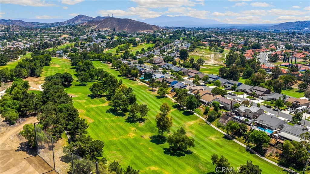 458 Termino Avenue Corona, CA 92879 - Photo 5 of 24