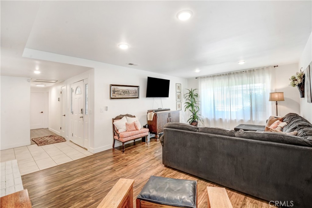 458 Termino Avenue Corona, CA 92879 - Photo 7 of 24