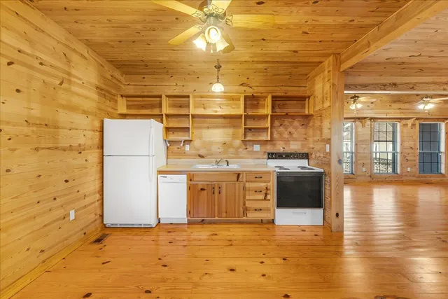 $395,000 | 517 Laurel Avenue, South Pittsburg, TN 37380