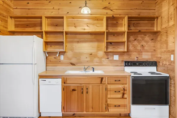 $395,000 | 517 Laurel Avenue, South Pittsburg, TN 37380