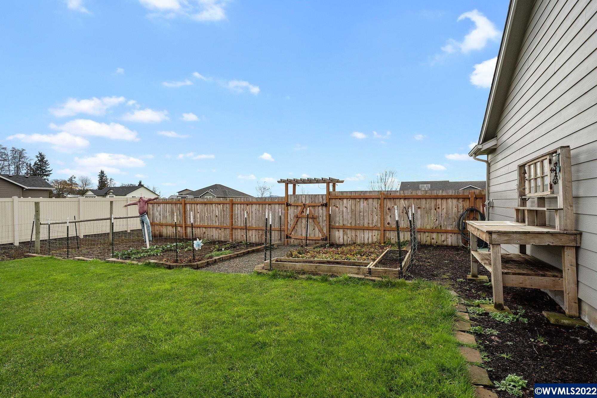 37575 Cherry Court Lebanon, OR 97355 - Photo 28 of 34