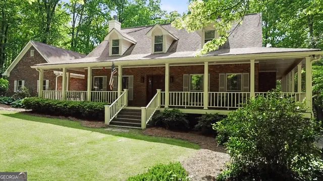 a view of a house with a yard and plants