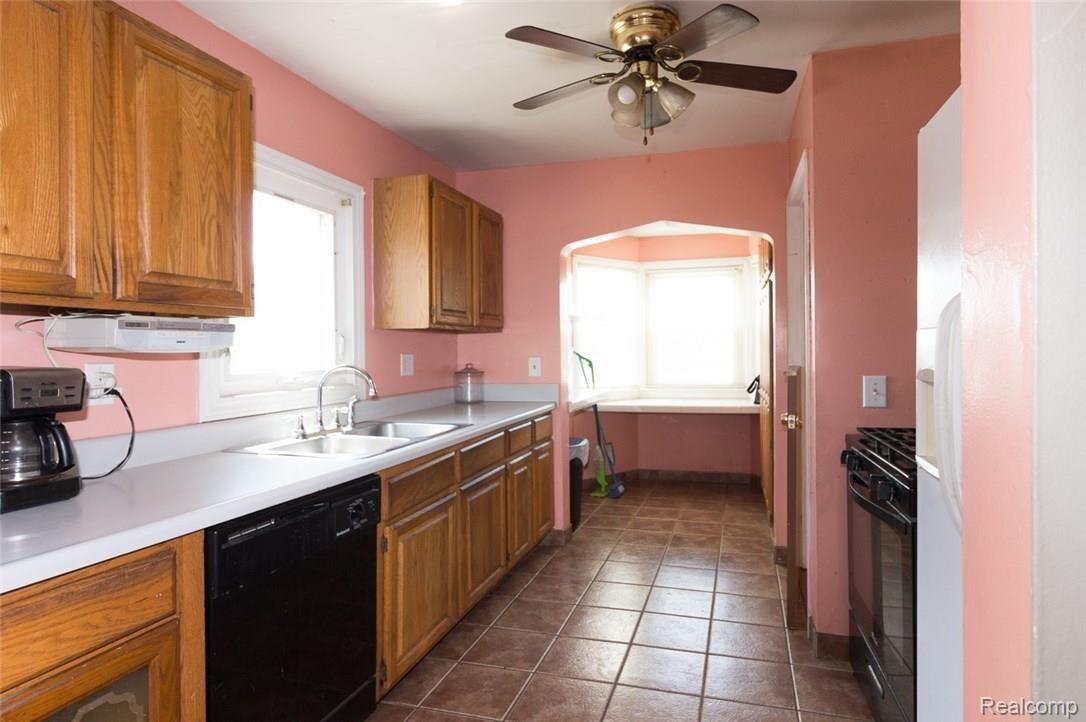 4961 West Dunbar Road Monroe, MI 48161 - Photo 6 of 22 kitchen.jpg