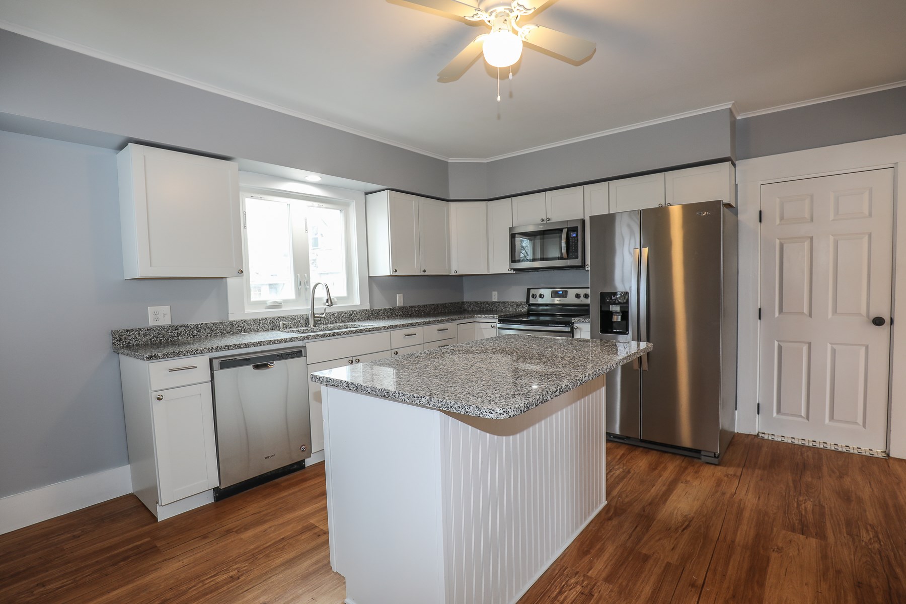 155 Mammoth Road Manchester, NH 03109 - Photo 3 of 40