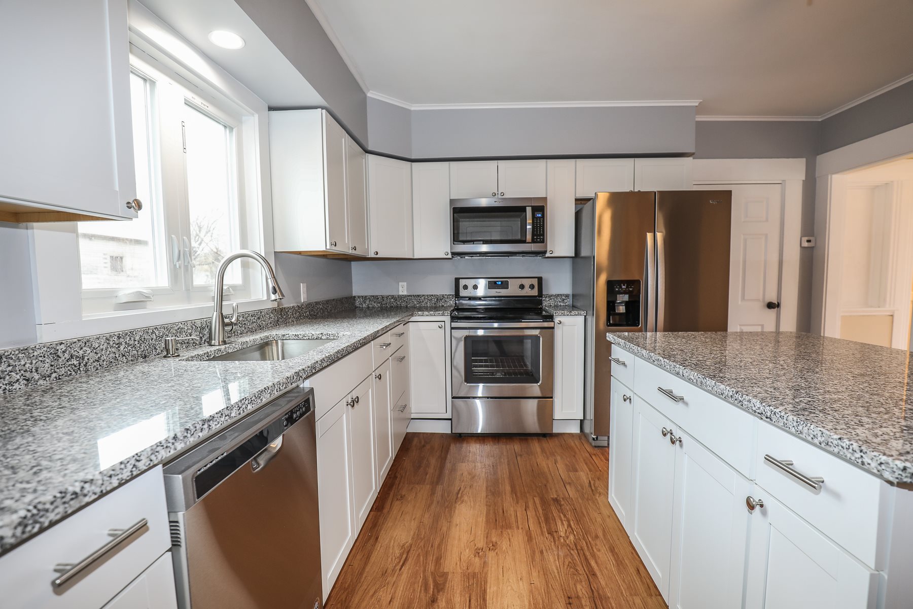 155 Mammoth Road Manchester, NH 03109 - Photo 4 of 40