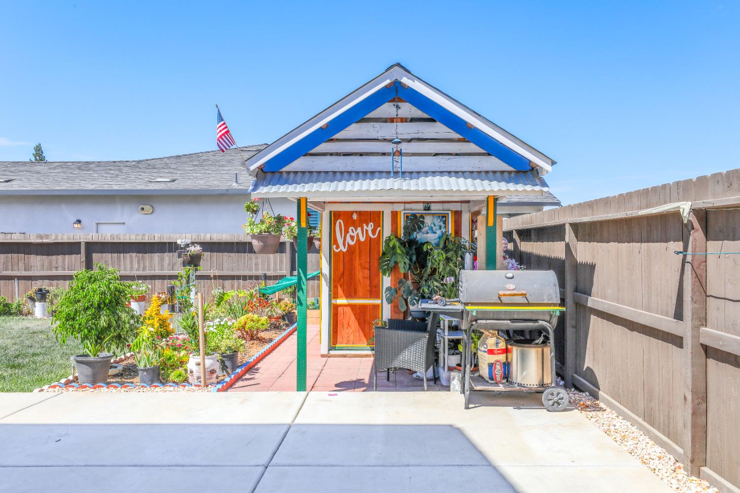 650 Nathaniel Avenue Galt, CA 95632 - Photo 34 of 46 a view of chairs and table in a patio