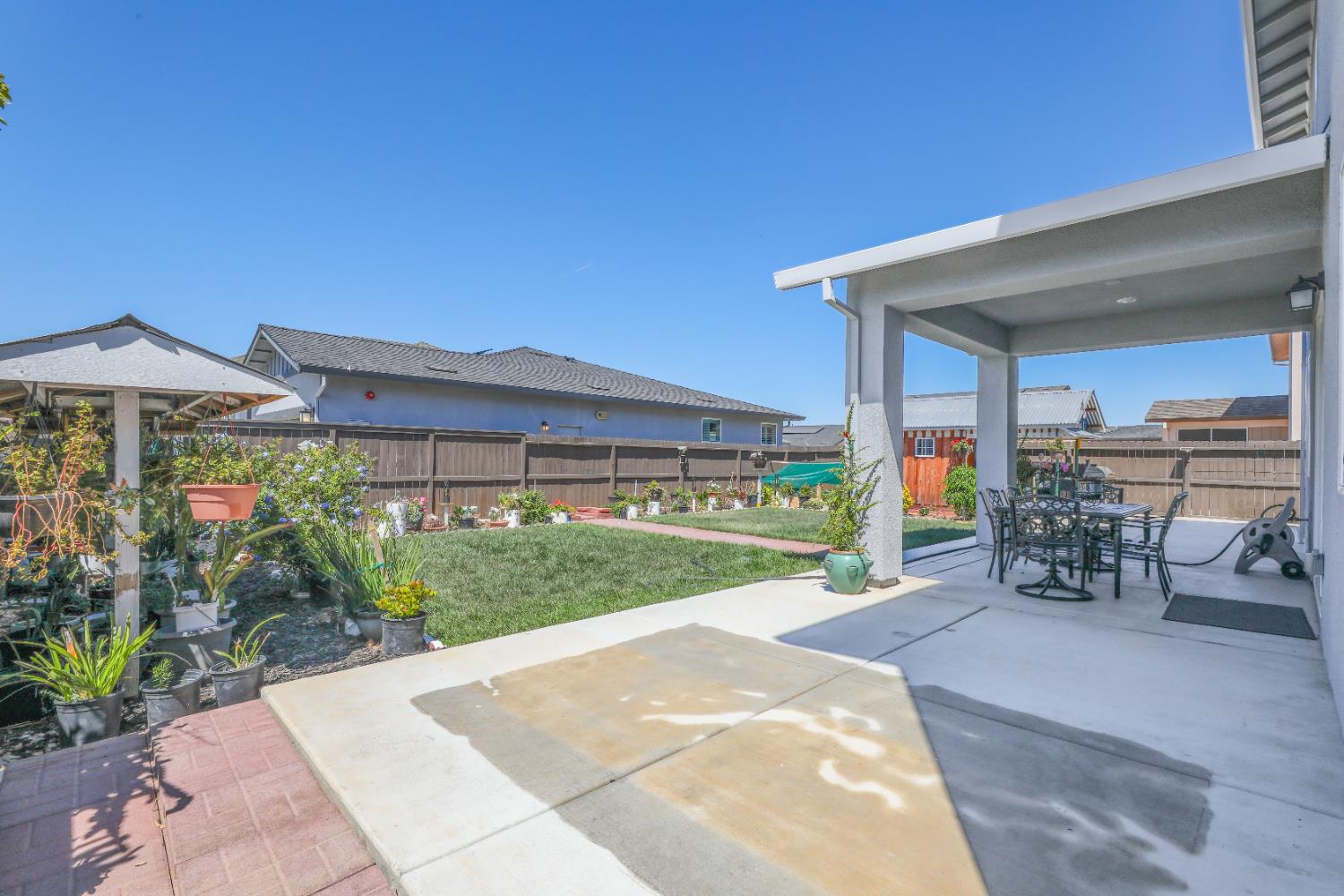 650 Nathaniel Avenue Galt, CA 95632 - Photo 40 of 46 a view of a patio with a table and chairs under an umbrella