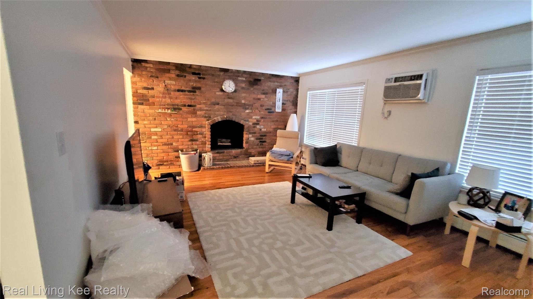 715 West Maple Road, Unit 67 Clawson, MI 48017 - Photo 4 of 11 20200114_122102.jpg