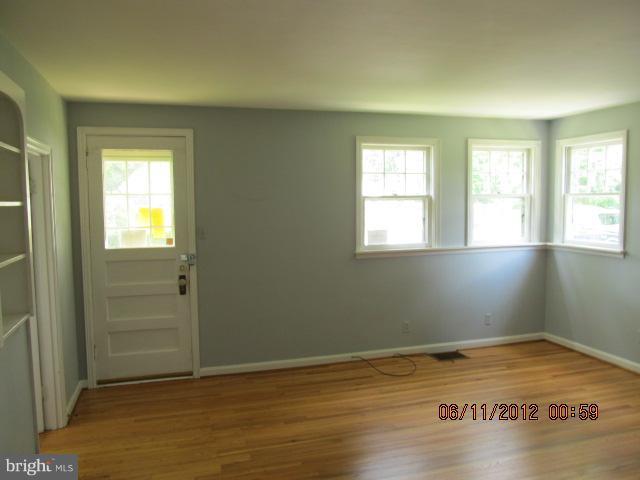 1008 Linwood Road Hagerstown, MD 21740 - Photo 4 of 14 Living Room