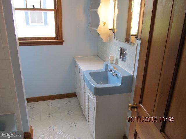 1008 Linwood Road Hagerstown, MD 21740 - Photo 10 of 14 Bath