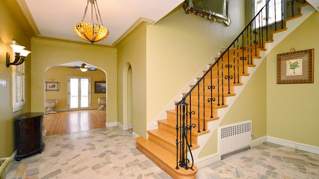 $630,000 | 305 Barton Avenue, Evanston, IL 60202