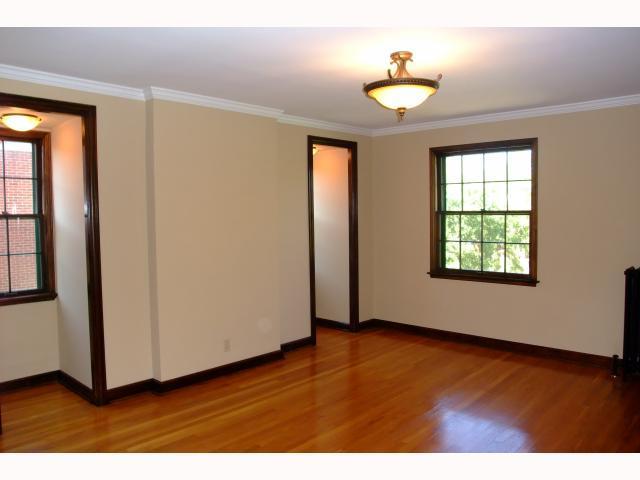1987 Suffolk Road Upper Arlington, OH 43221 - Photo 2 of 6