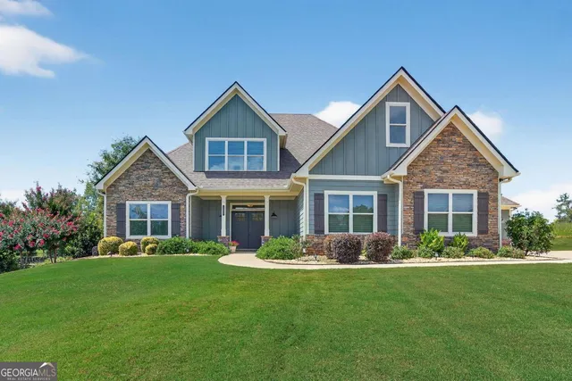a view of a livingroom with wooden floor and a ceiling fan