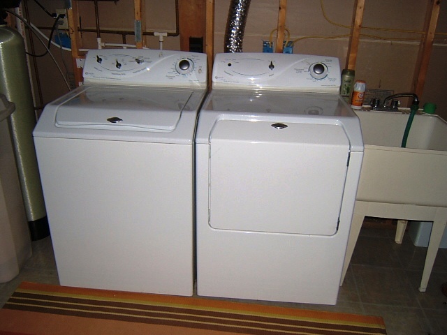 1112 Muse Road Fincastle, VA 24090 - Photo 23 of 30 Laundry w/Washer & Dryer (convey w/home)