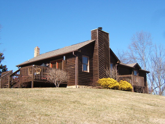 1112 Muse Road Fincastle, VA 24090 - Photo 26 of 30 Side of home