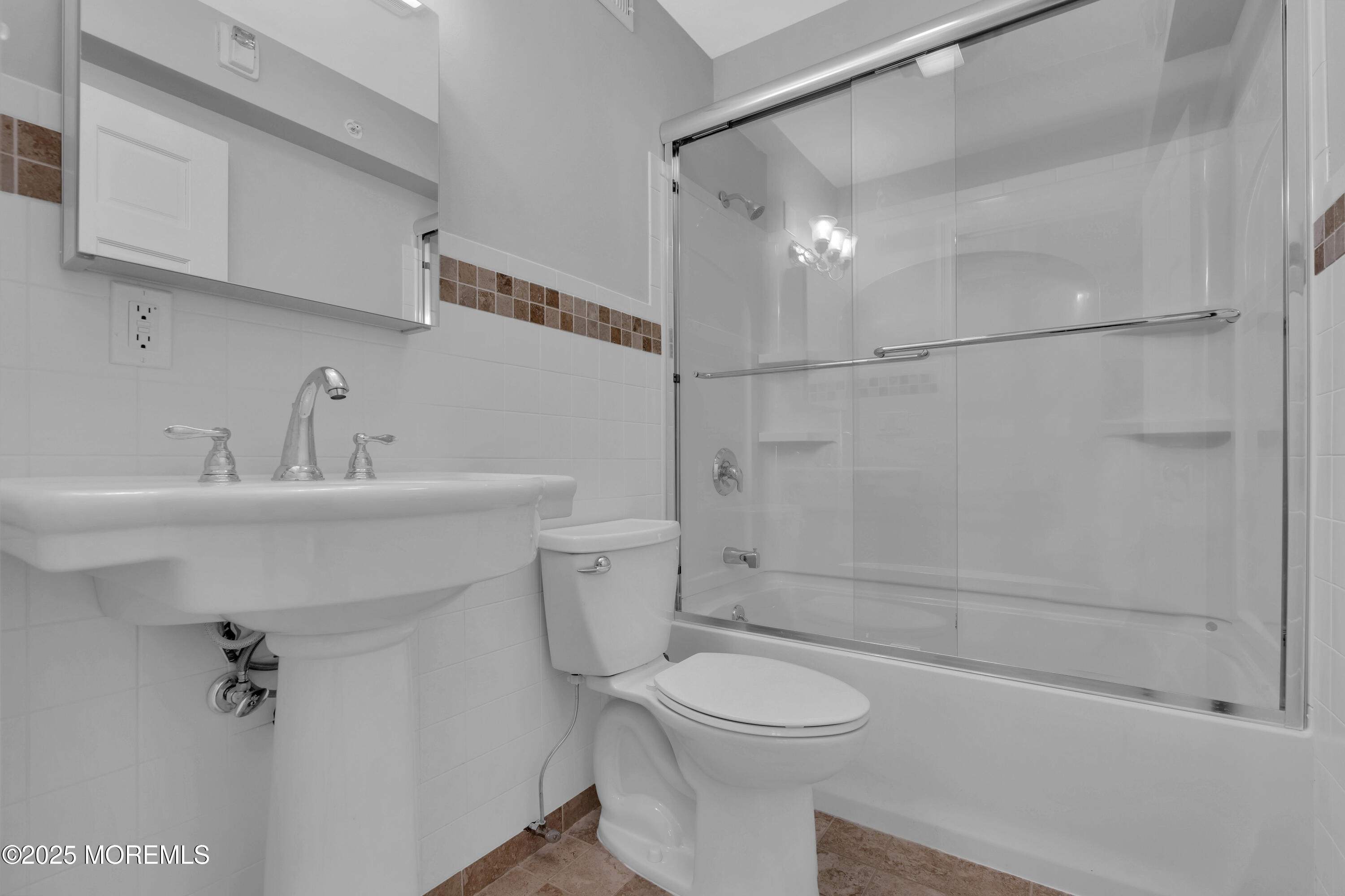 223 Maple Avenue, Unit 2 Red Bank, NJ 07701 - Photo 7 of 18 _dsc6587 (1)