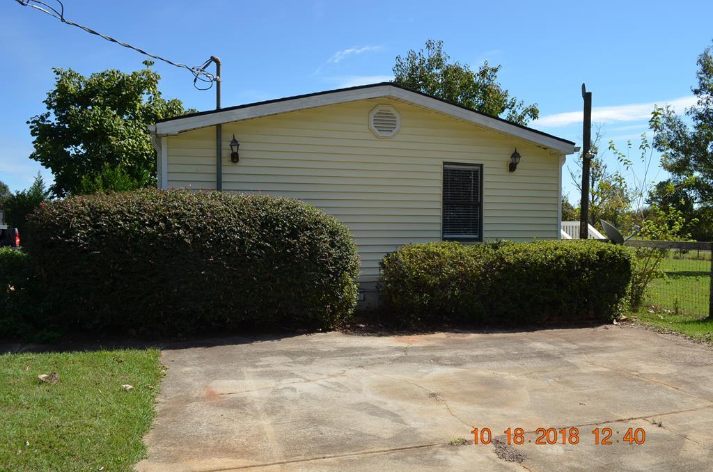 1055 Burnett Road Byron, GA 31008 - Photo 2 of 23 a view of a back yard of the house