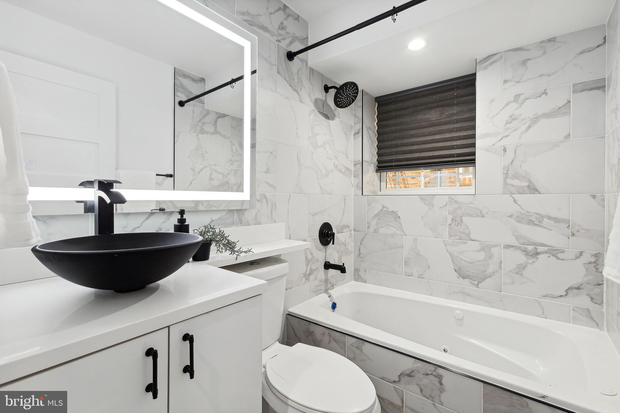 1130 Columbia Road Northwest, Unit 1 Washington, DC 20009 - Photo 16 of 20 Second Full Bath - Hallway