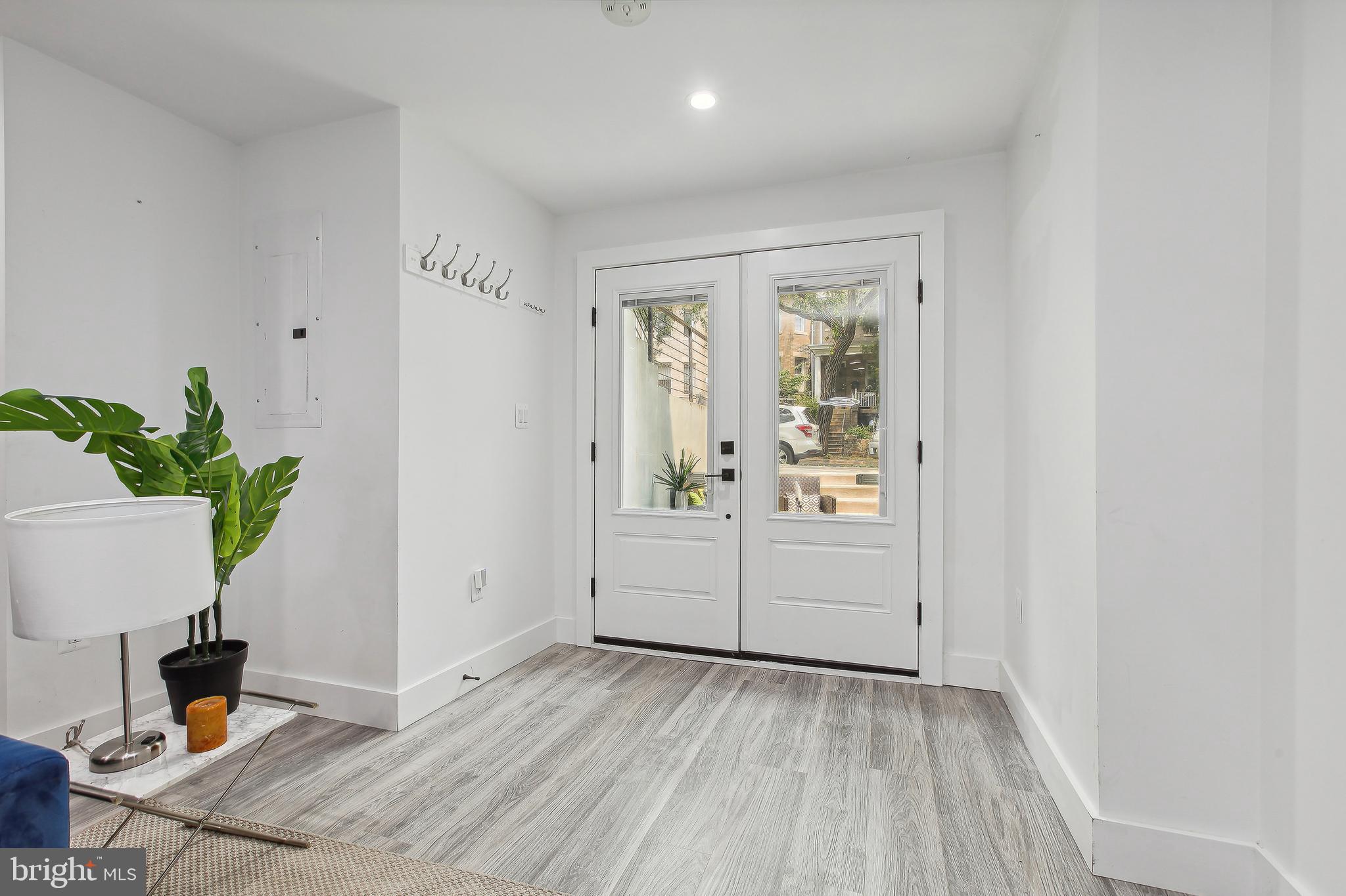 1130 Columbia Road Northwest, Unit 1 Washington, DC 20009 - Photo 3 of 20 Living Room