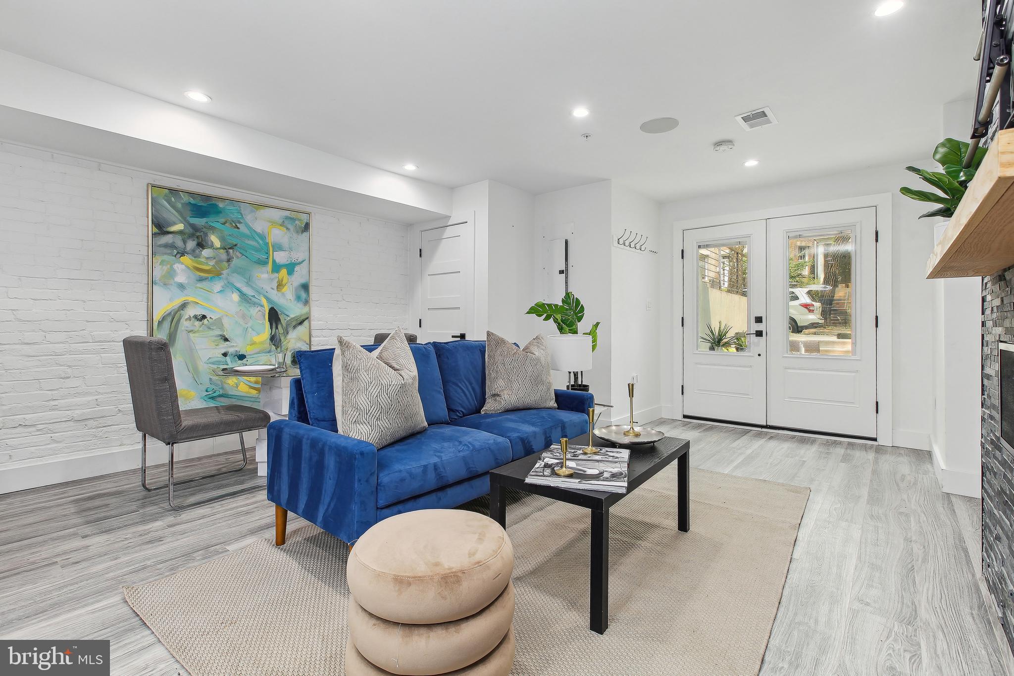 1130 Columbia Road Northwest, Unit 1 Washington, DC 20009 - Photo 4 of 20 Living Room