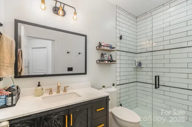 a view of backyard with a tub