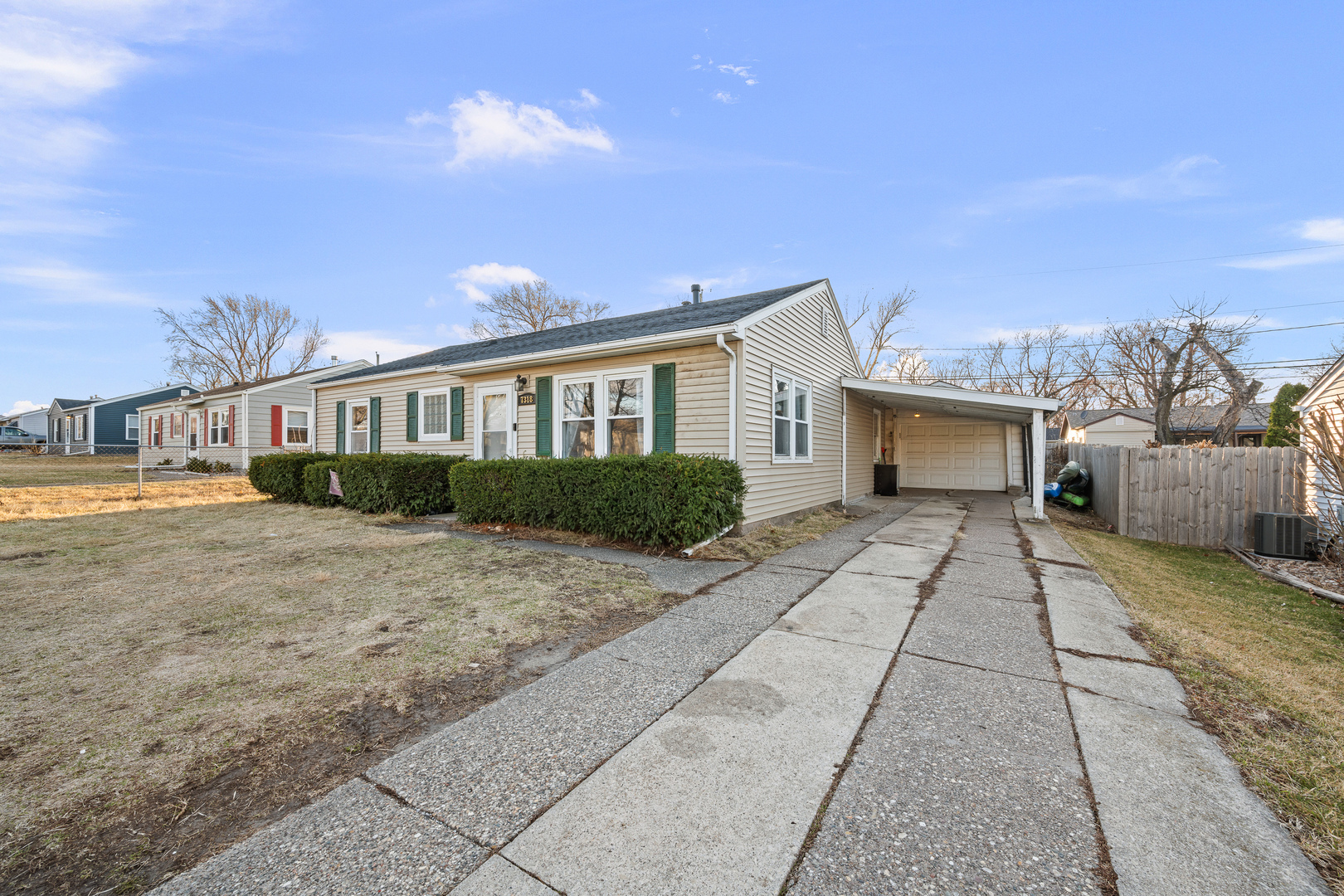 7318 Kelling Street Davenport, IA 52806 - Photo 2 of 22