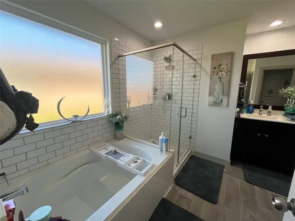 $2,400 | 827 Teal Moon Drive, Rosharon, TX 77583