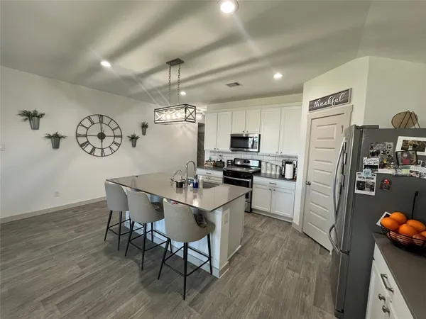 $2,400 | 827 Teal Moon Drive, Rosharon, TX 77583