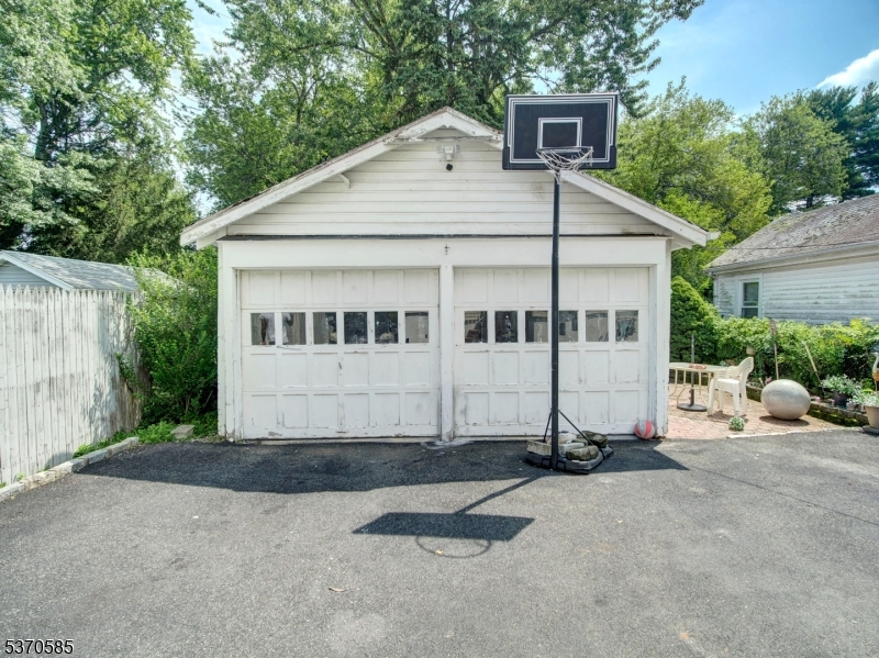 73 South Maple Avenue Springfield, NJ 07081 - Photo 4 of 26 a view of a white house