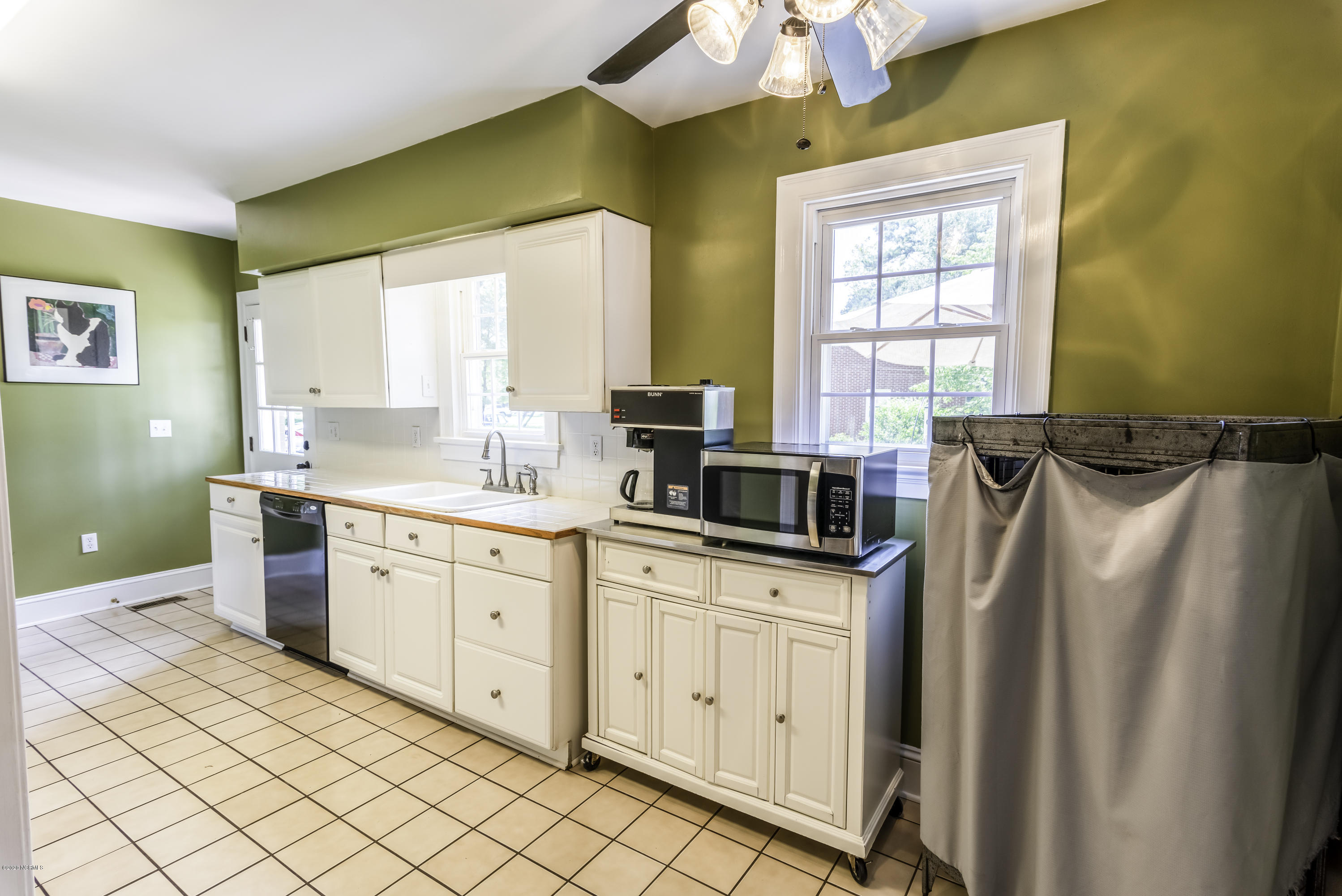 1814 Tryon Road New Bern, NC 28560 - Photo 12 of 35 Kitchen