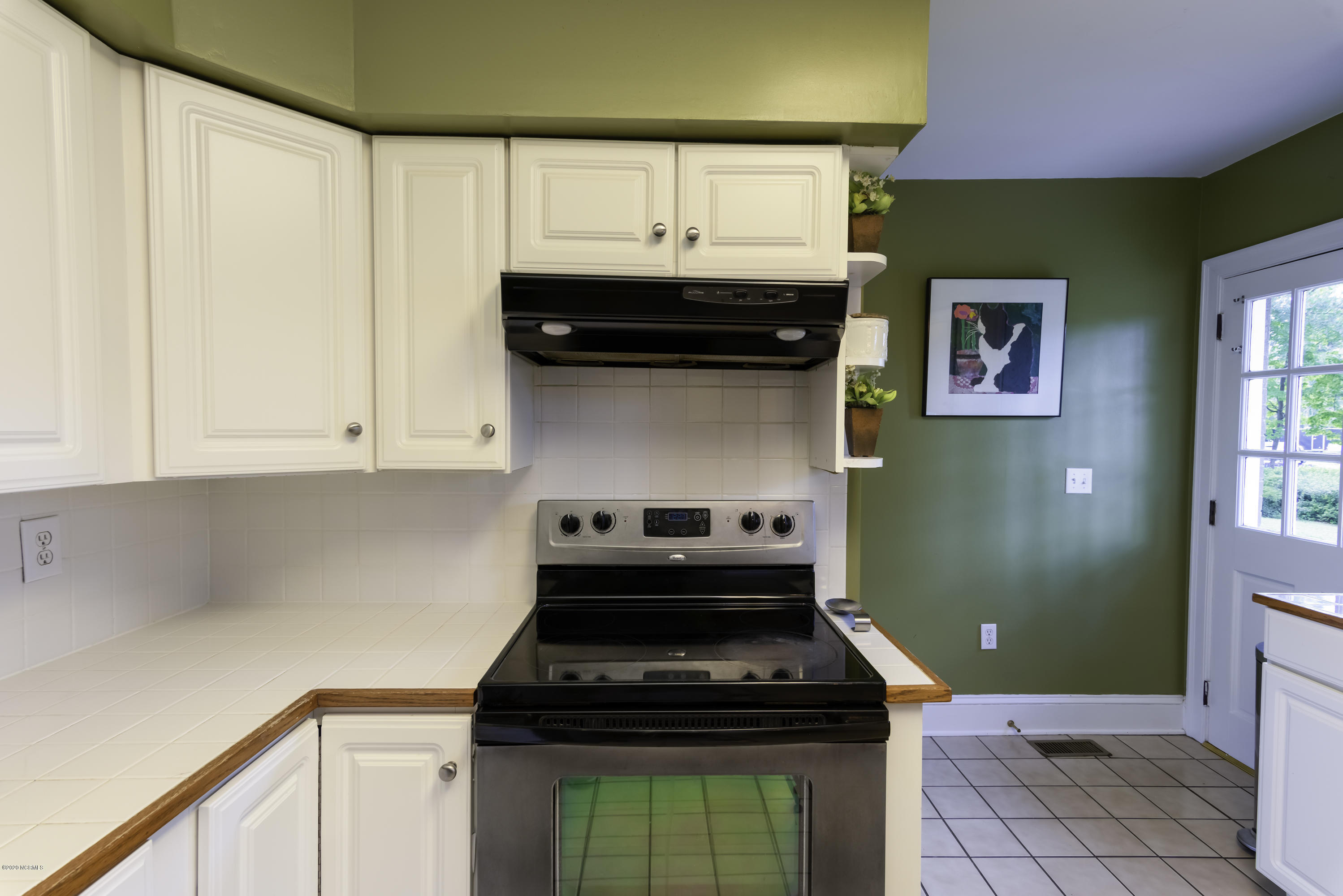 1814 Tryon Road New Bern, NC 28560 - Photo 14 of 35 Kitchen