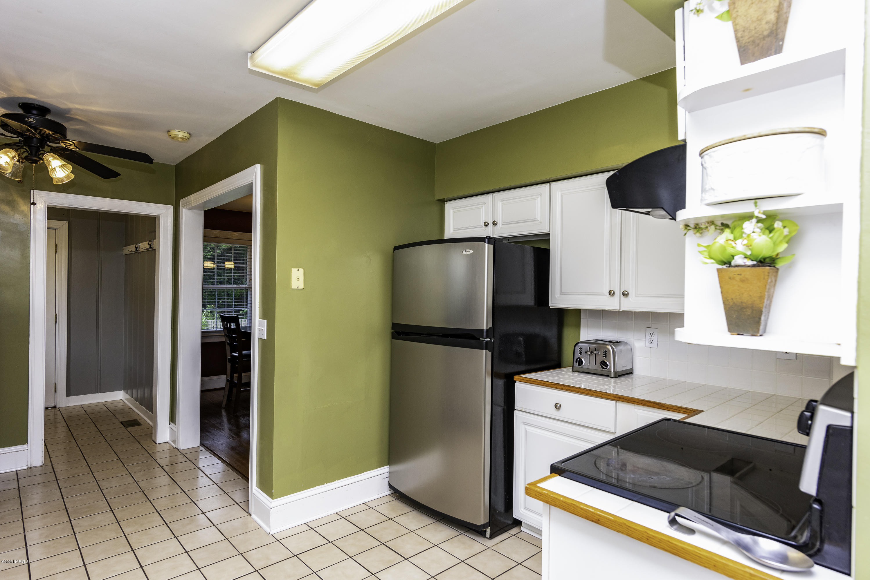 1814 Tryon Road New Bern, NC 28560 - Photo 15 of 35 Kitchen