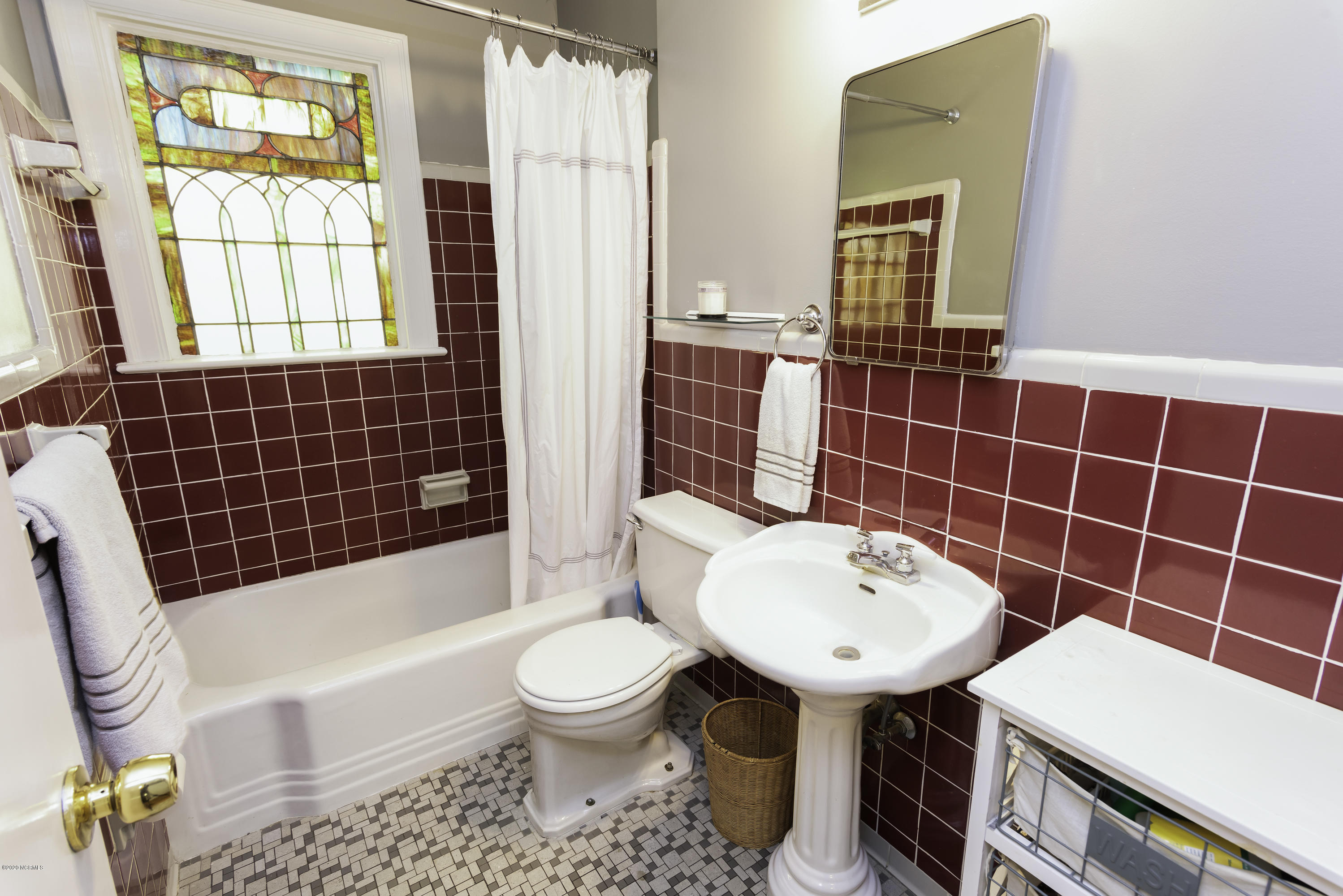 1814 Tryon Road New Bern, NC 28560 - Photo 20 of 35 Hall bath