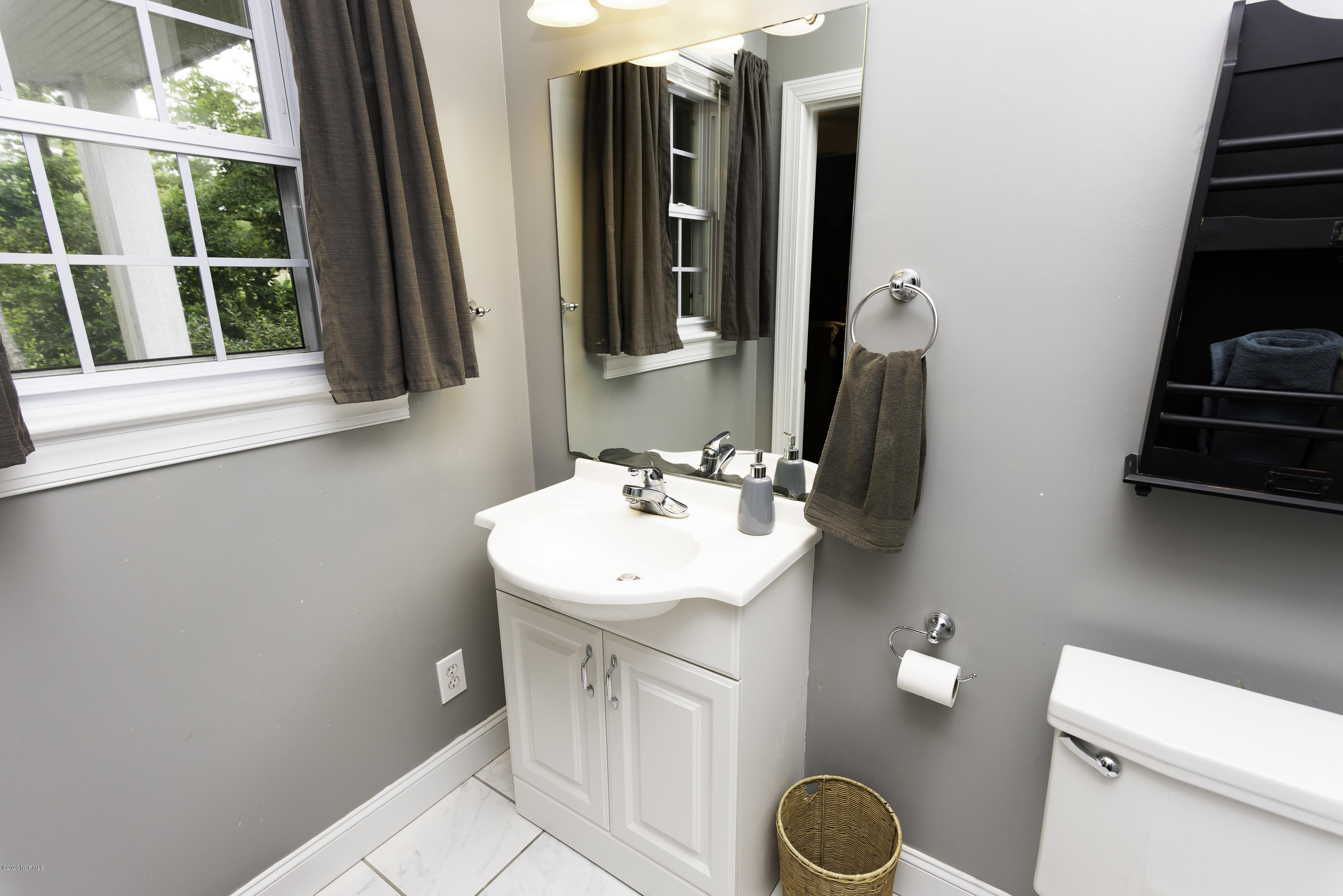 1814 Tryon Road New Bern, NC 28560 - Photo 23 of 35 MasterBath
