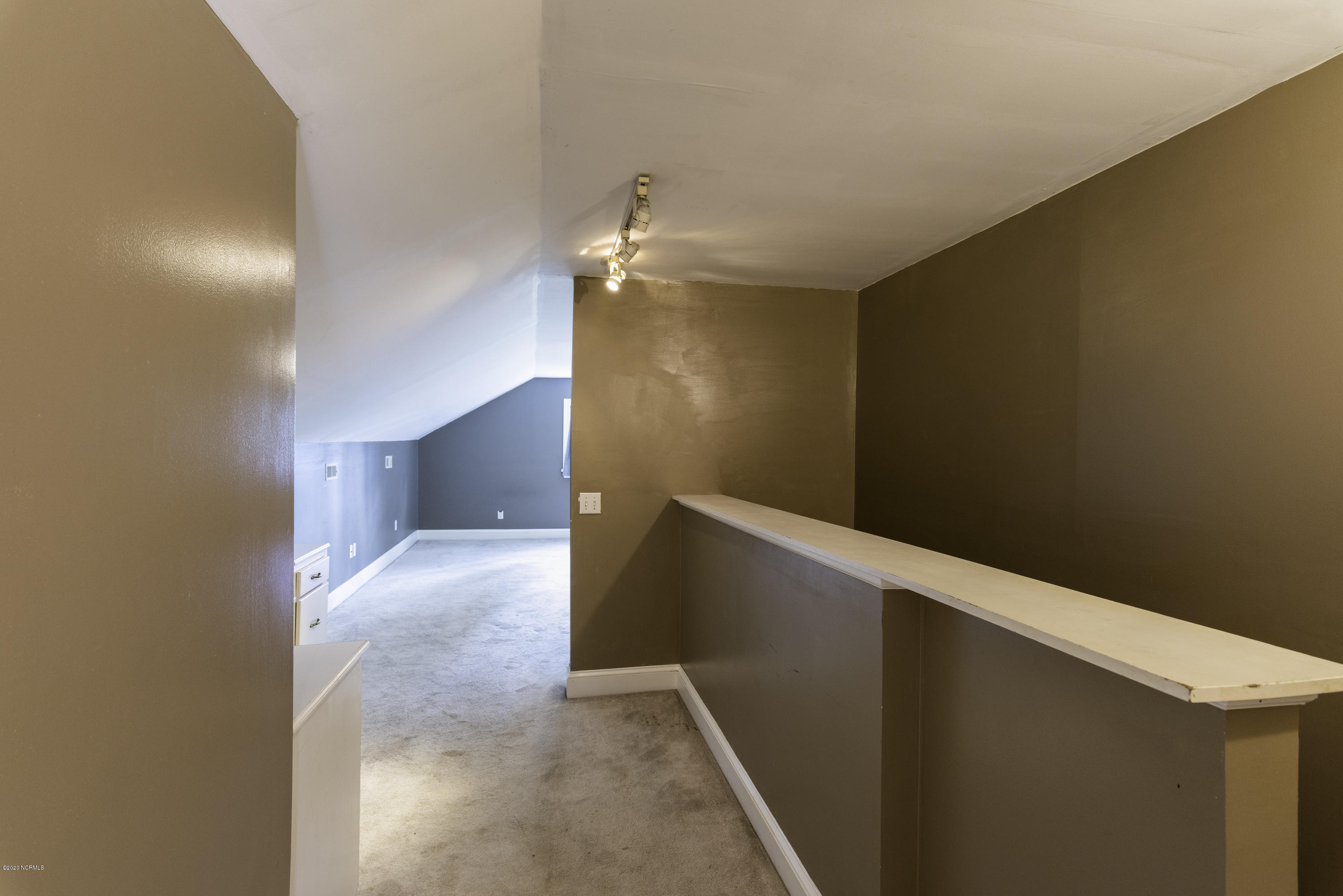 1814 Tryon Road New Bern, NC 28560 - Photo 24 of 35 UpstairsMasterSuite