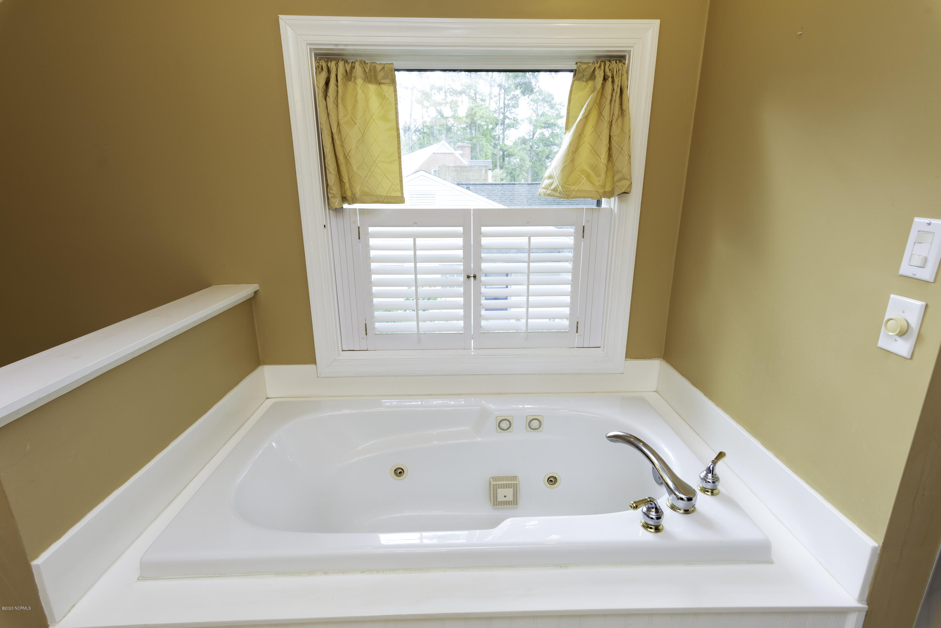 1814 Tryon Road New Bern, NC 28560 - Photo 30 of 35 MasterSuiteBath