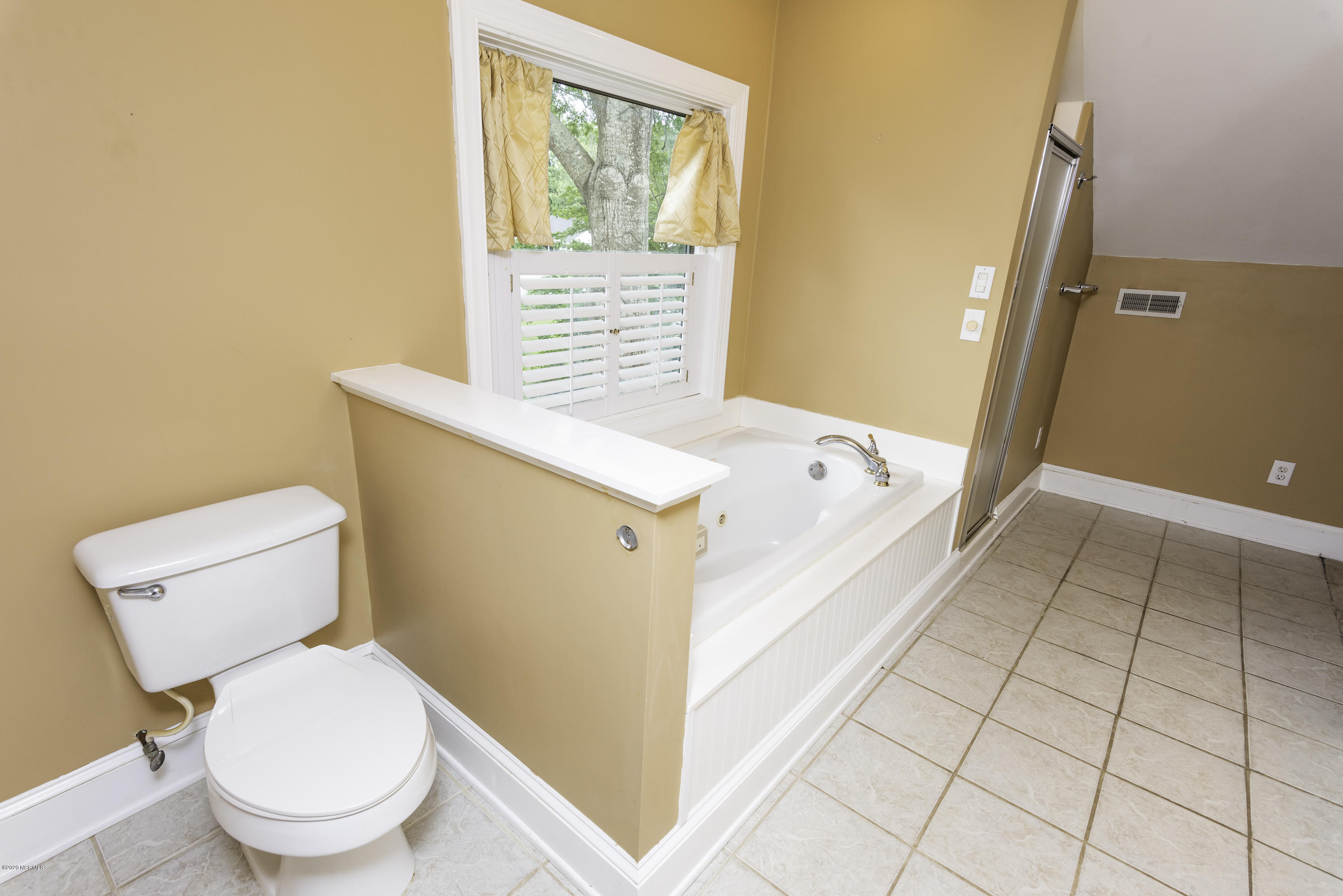 1814 Tryon Road New Bern, NC 28560 - Photo 32 of 35 MasterSuiteBath