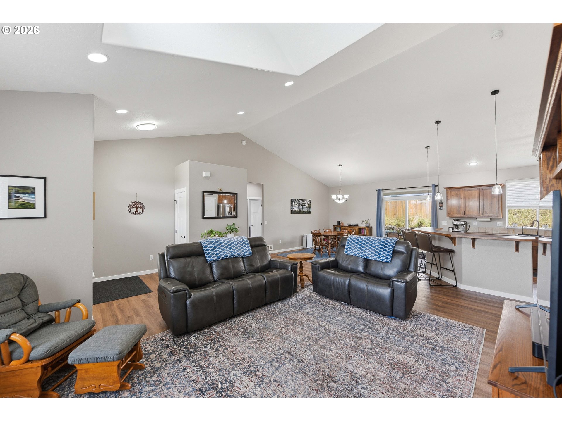 2025 Roosevelt Loop North Bend, OR 97459 - Photo 13 of 48