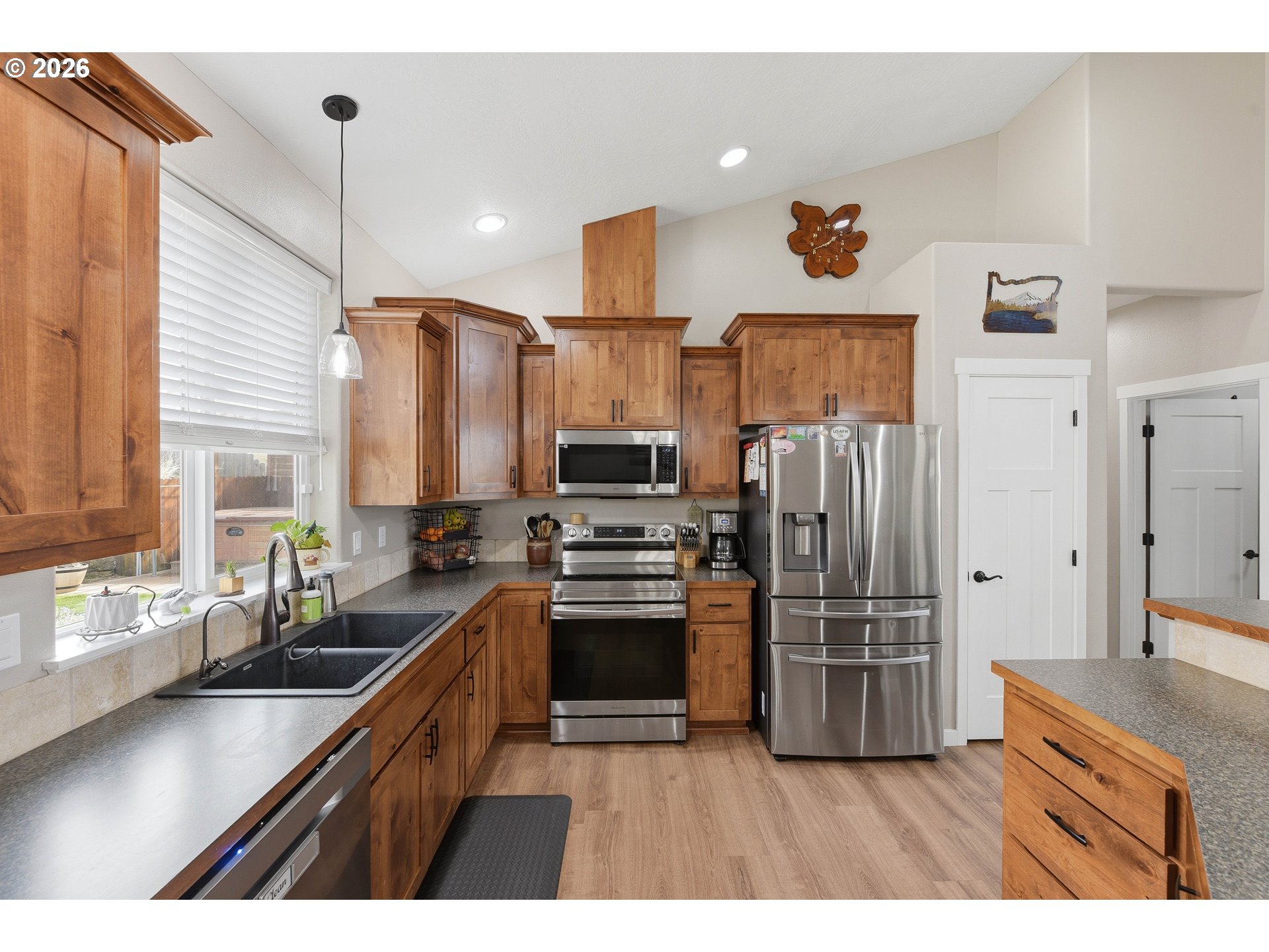 2025 Roosevelt Loop North Bend, OR 97459 - Photo 16 of 48