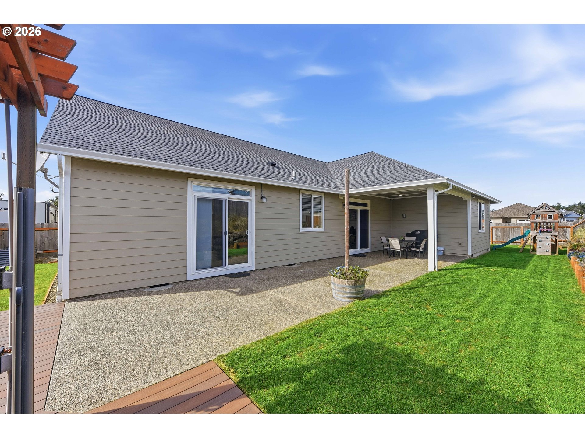 2025 Roosevelt Loop North Bend, OR 97459 - Photo 40 of 48