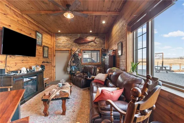 $400,000 | 15812 Cr 151 N/a Carrollton Mo 64633 N/a, Carrollton, MO 64633