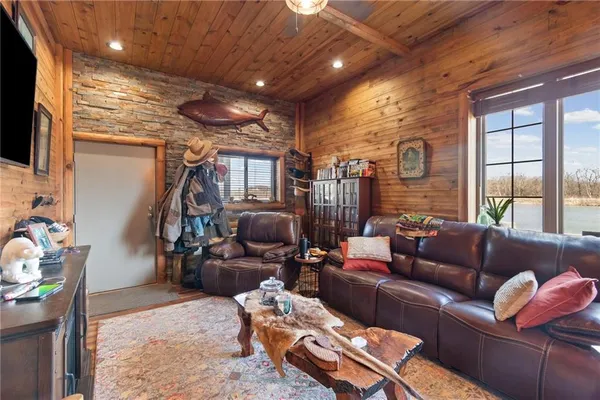 $400,000 | 15812 Cr 151 N/a Carrollton Mo 64633 N/a, Carrollton, MO 64633