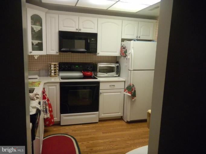 10024 Stedwick Road, Unit 201 Gaithersburg, MD 20886 - Photo 4 of 13 Kitchen